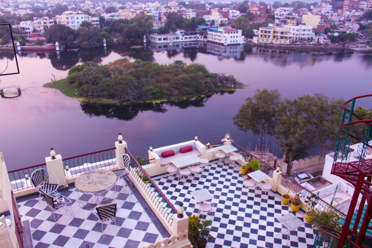 Hotel Mewari Villa Udaipur Esterno foto