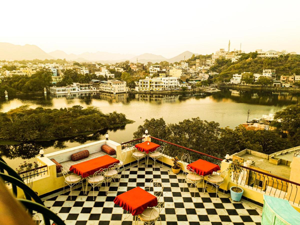 Hotel Mewari Villa Udaipur Esterno foto
