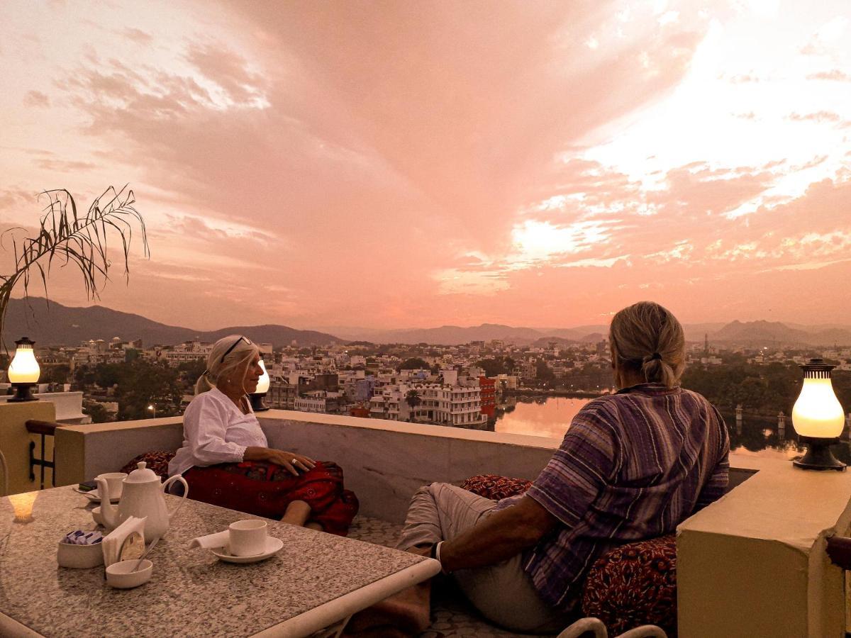 Hotel Mewari Villa Udaipur Esterno foto