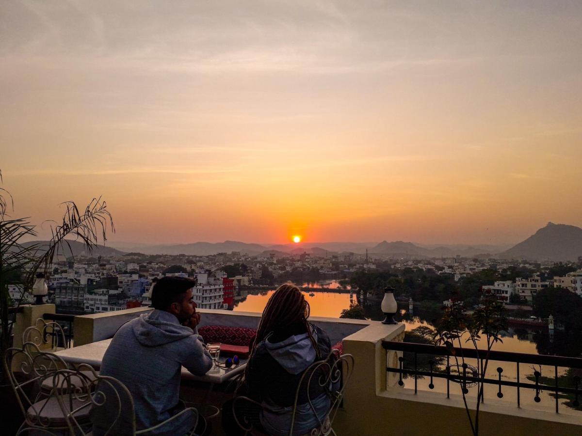 Hotel Mewari Villa Udaipur Esterno foto