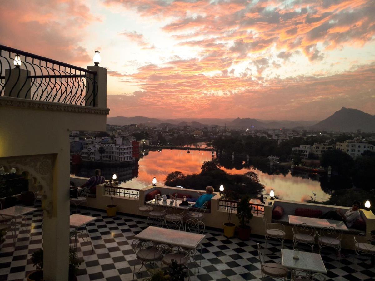 Hotel Mewari Villa Udaipur Esterno foto