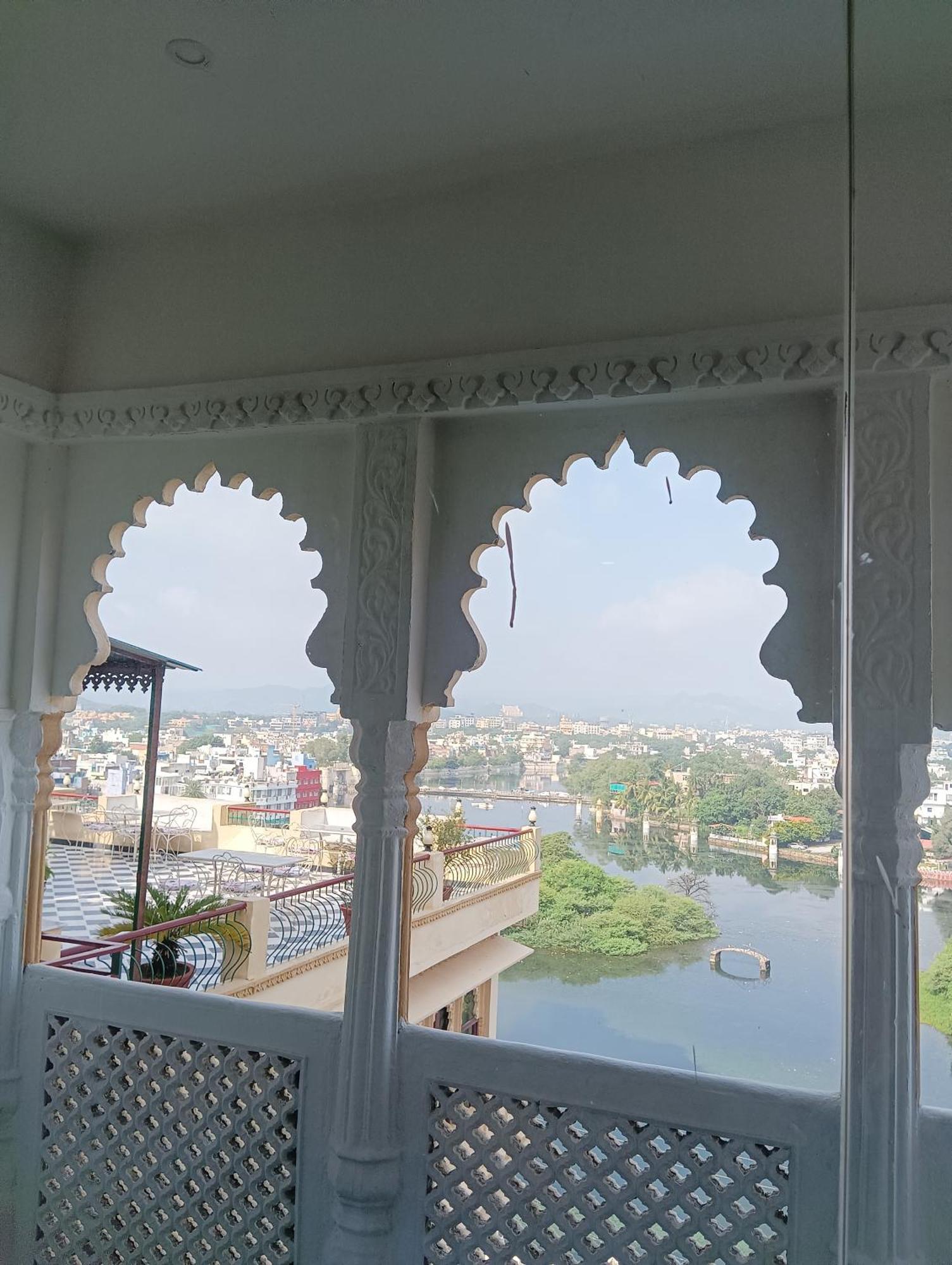 Hotel Mewari Villa Udaipur Esterno foto