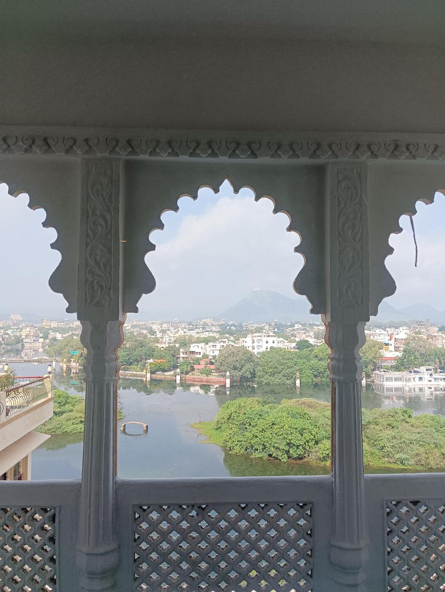 Hotel Mewari Villa Udaipur Esterno foto