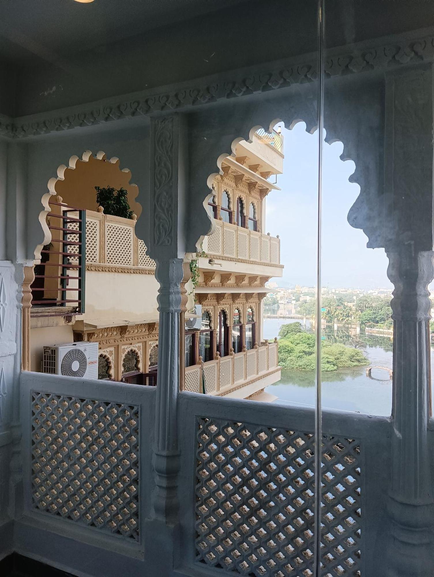 Hotel Mewari Villa Udaipur Esterno foto
