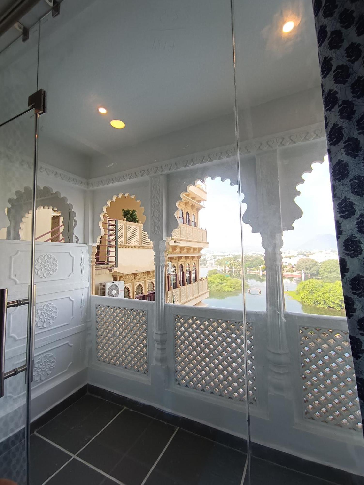 Hotel Mewari Villa Udaipur Esterno foto