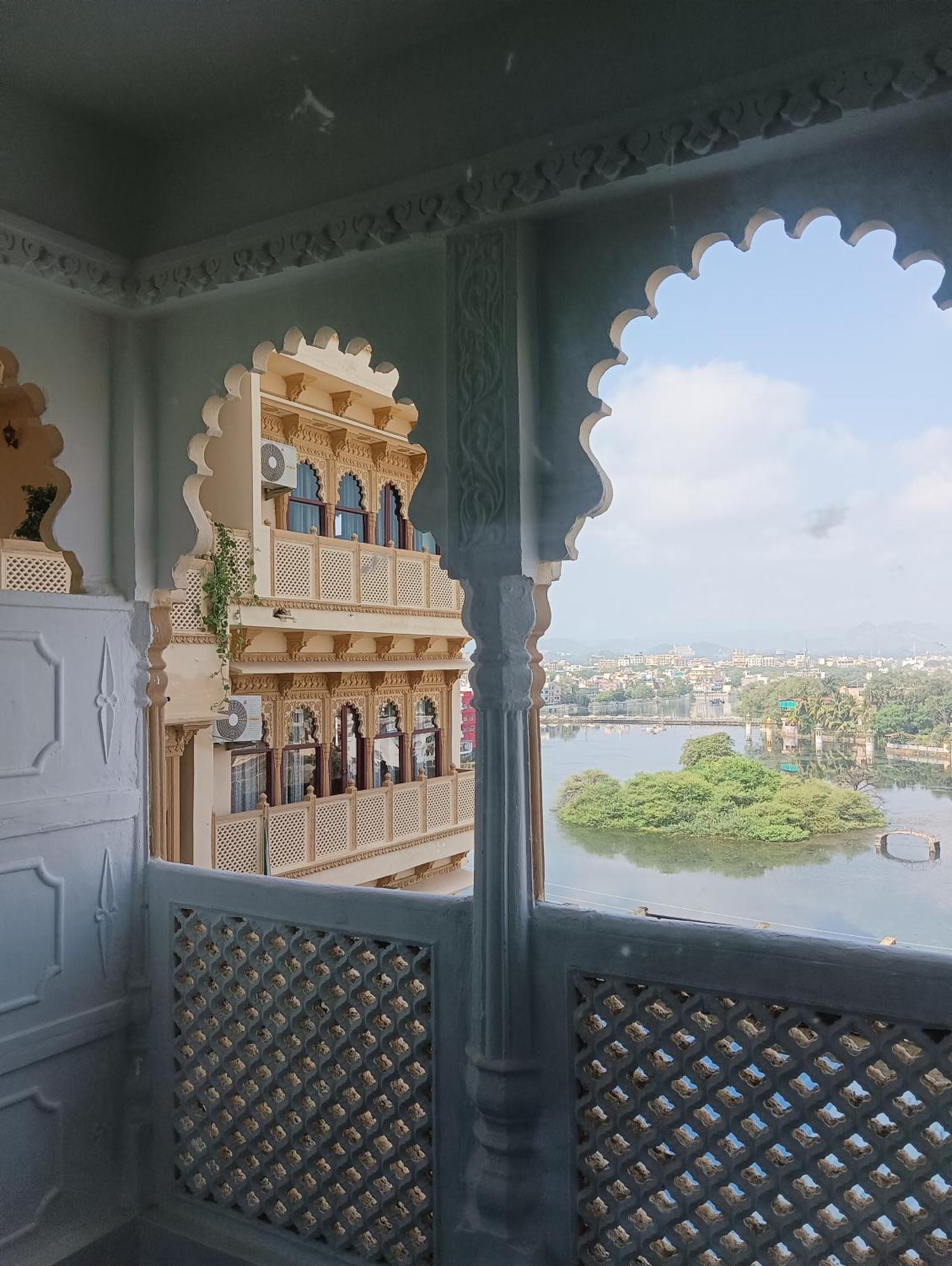 Hotel Mewari Villa Udaipur Esterno foto