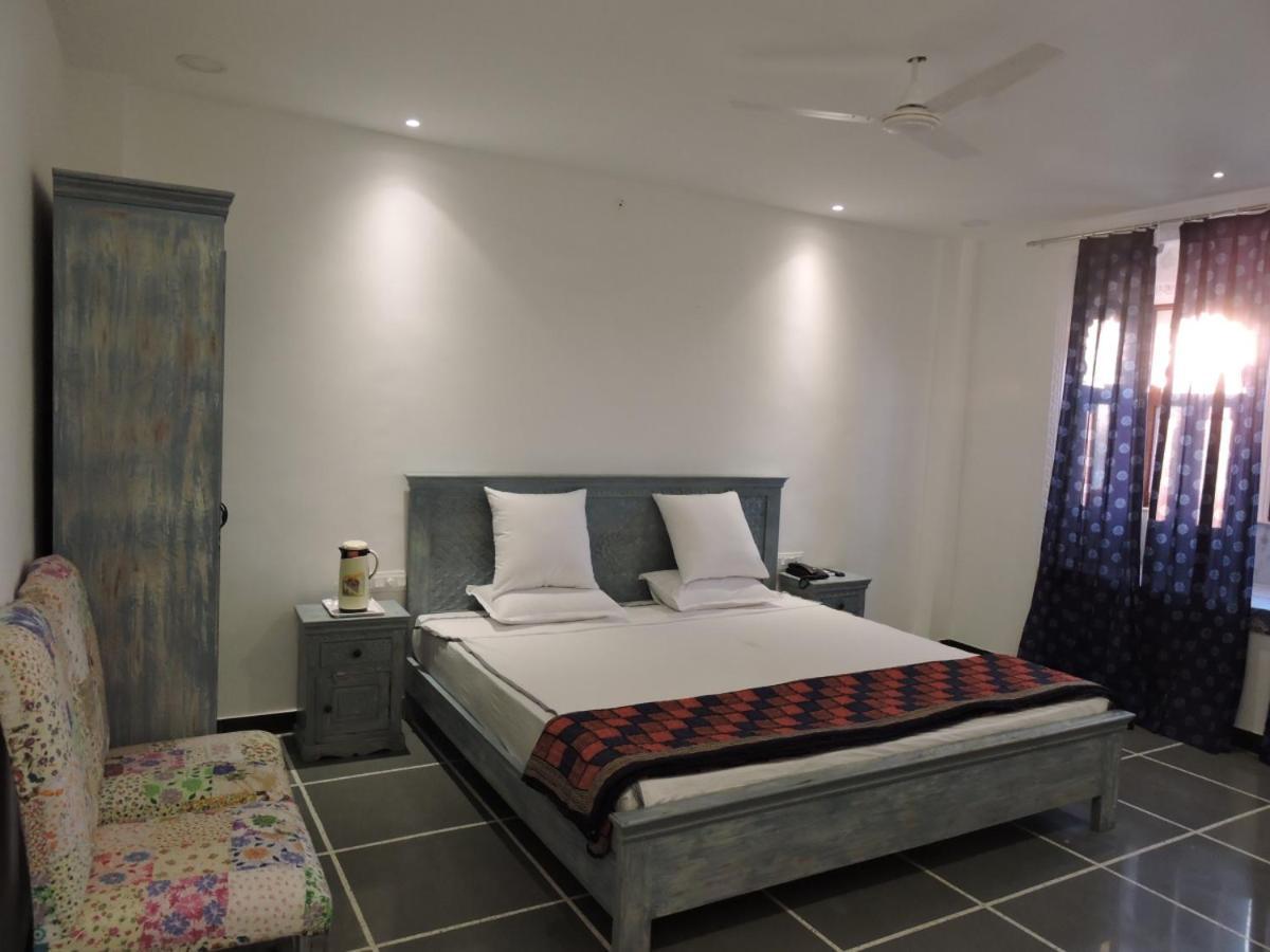 Hotel Mewari Villa Udaipur Esterno foto