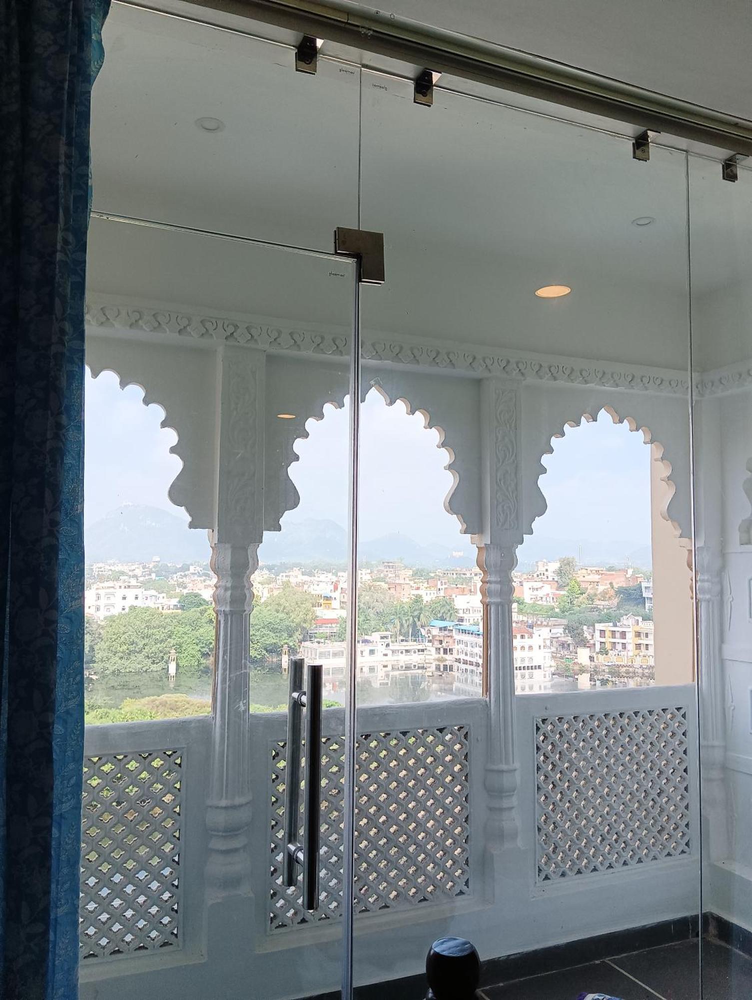 Hotel Mewari Villa Udaipur Esterno foto
