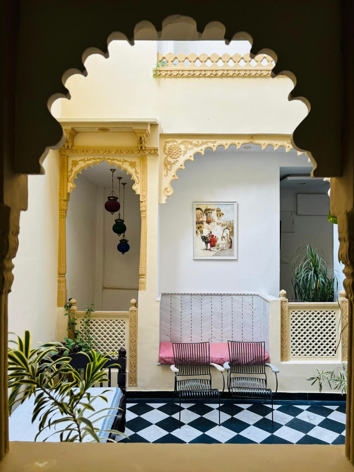 Hotel Mewari Villa Udaipur Esterno foto