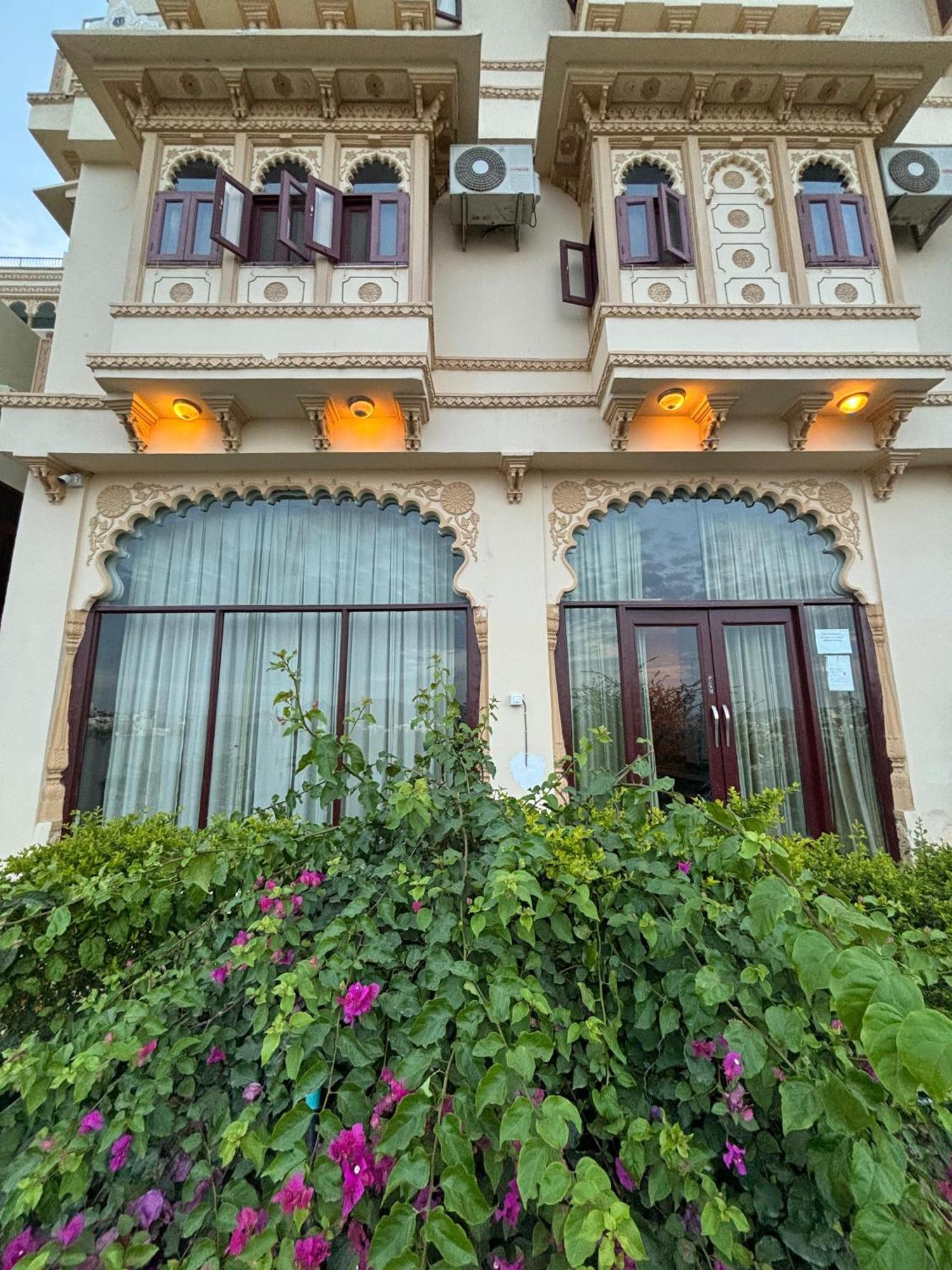 Hotel Mewari Villa Udaipur Esterno foto