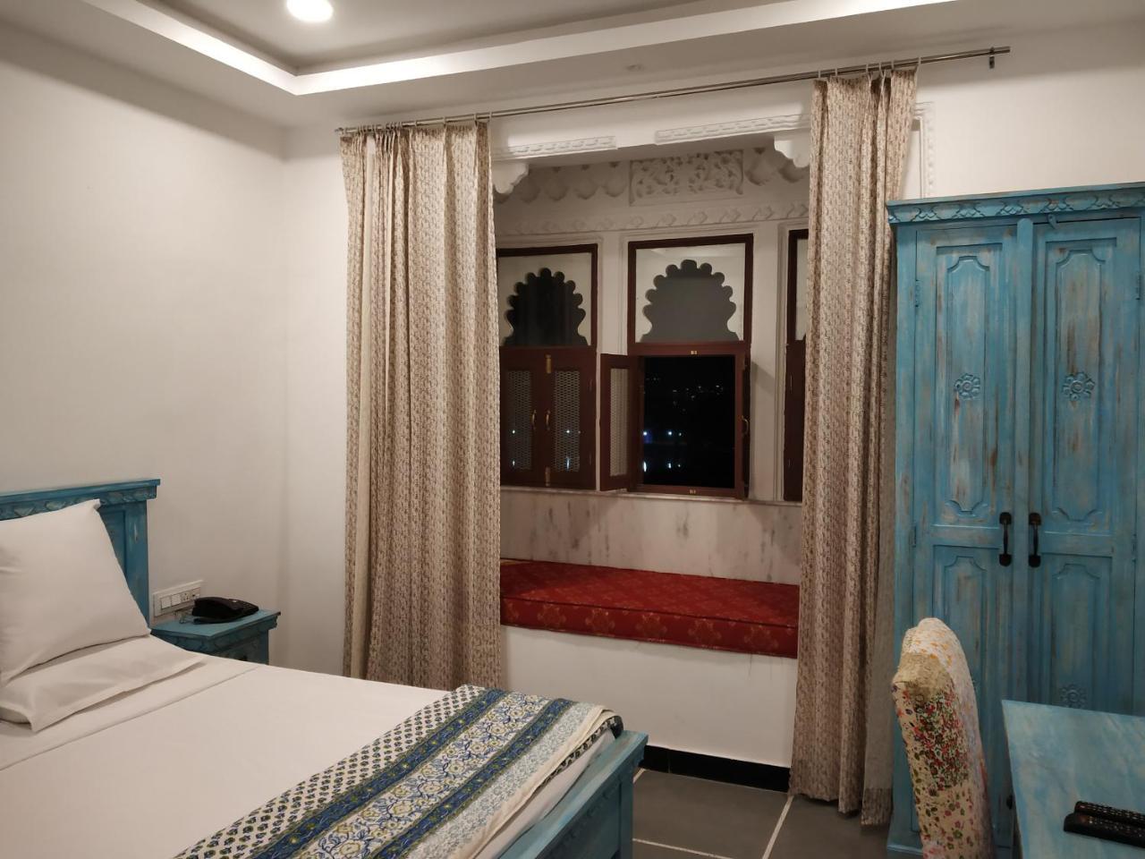 Hotel Mewari Villa Udaipur Esterno foto