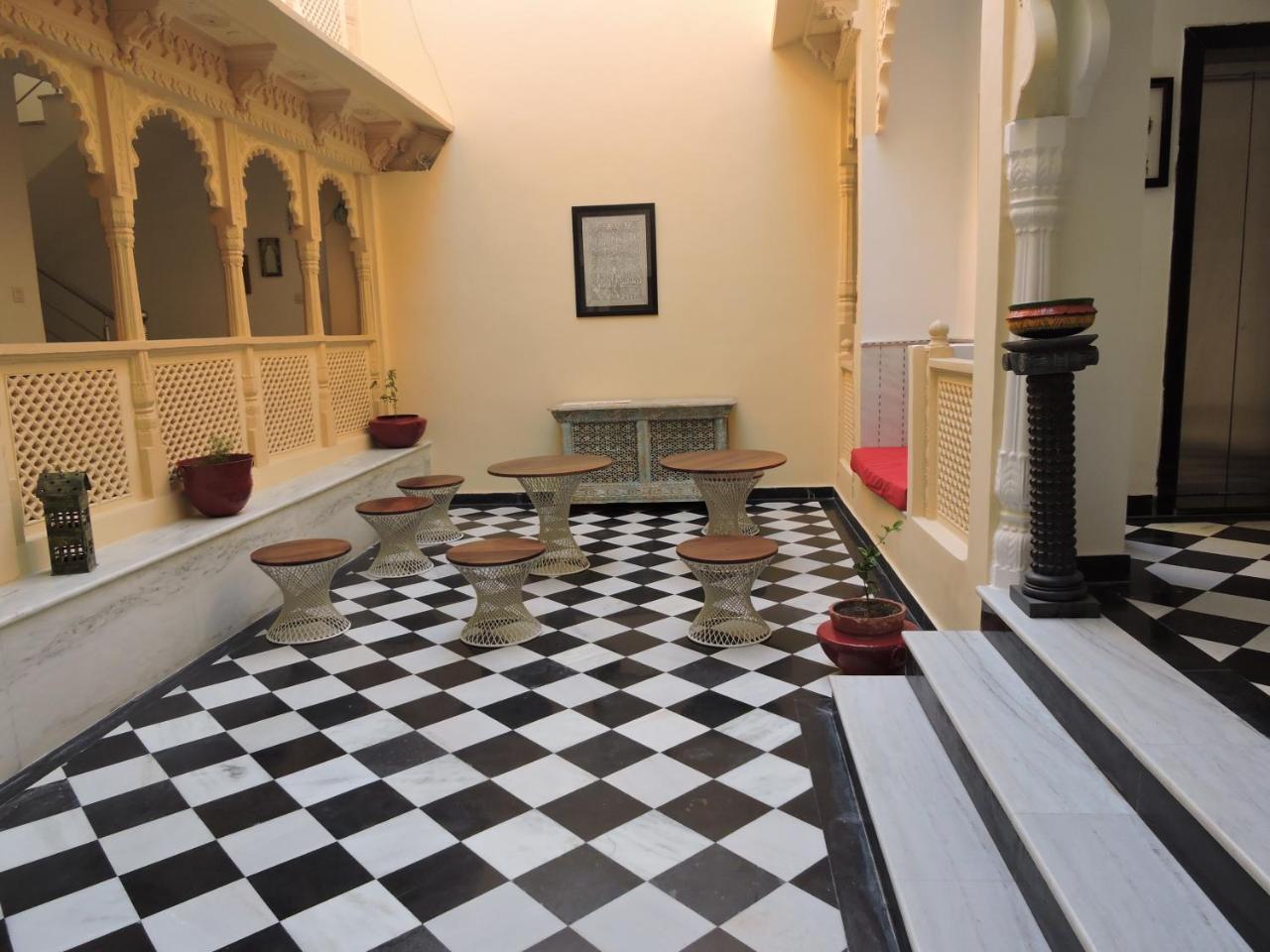 Hotel Mewari Villa Udaipur Esterno foto
