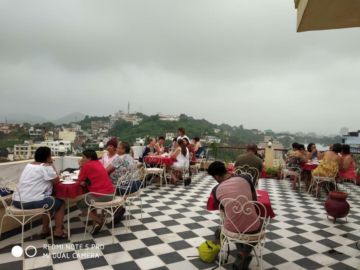 Hotel Mewari Villa Udaipur Esterno foto